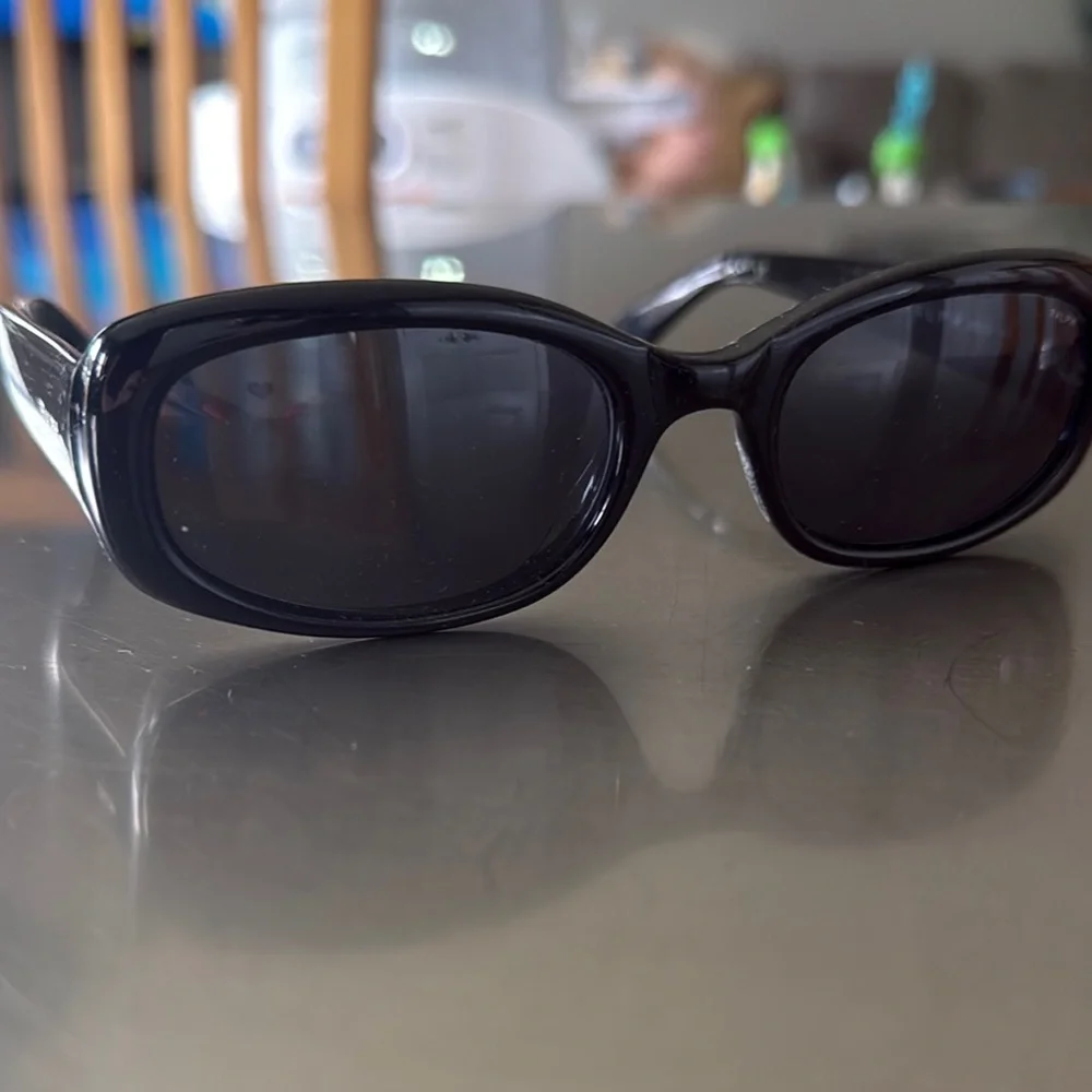 Sleek Ralph Black Oval Sunglasses